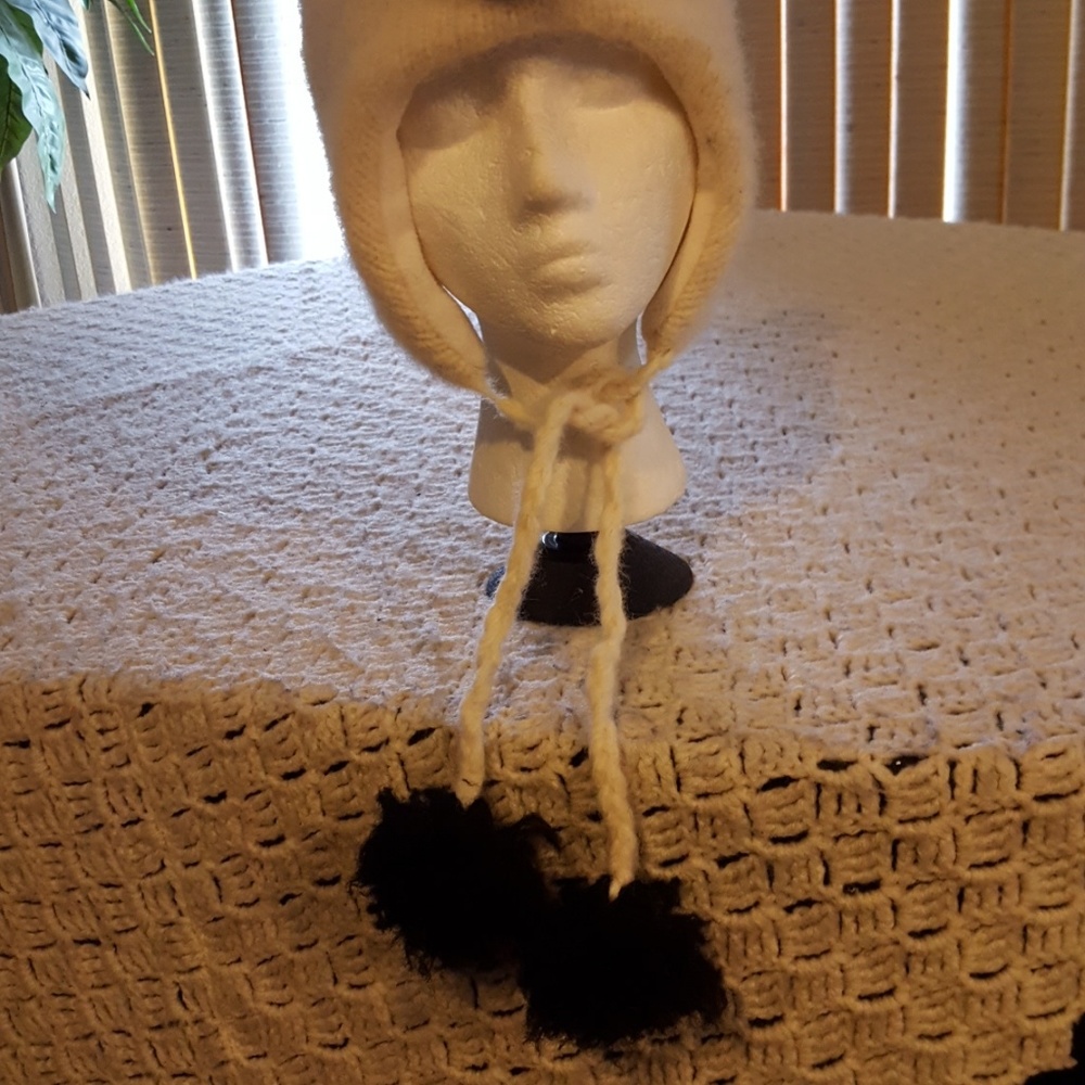 Panda hat. - Picture 3 of 6